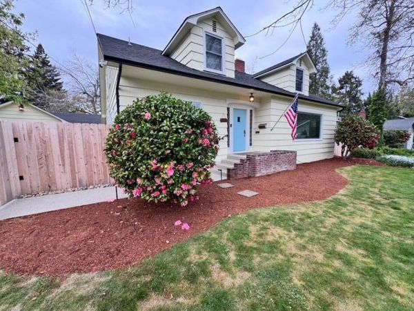 736 NW 3rd Street, Grants Pass, OR 97526