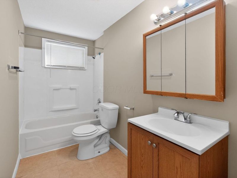 3851 Fairmoor Road , Columbus, OH 43228 Photo 17