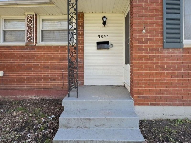 3851 Fairmoor Road , Columbus, OH 43228 Photo 2