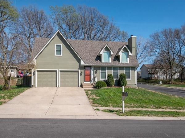 8701 N Winan Avenue, Kansas City, MO 64153