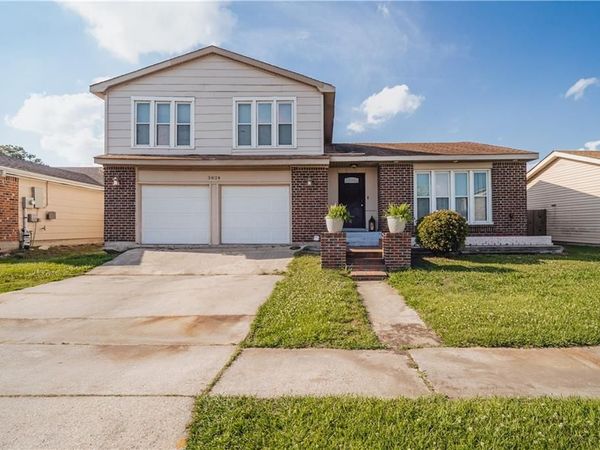 3824 BURNTWOOD Drive, Harvey, LA 70058