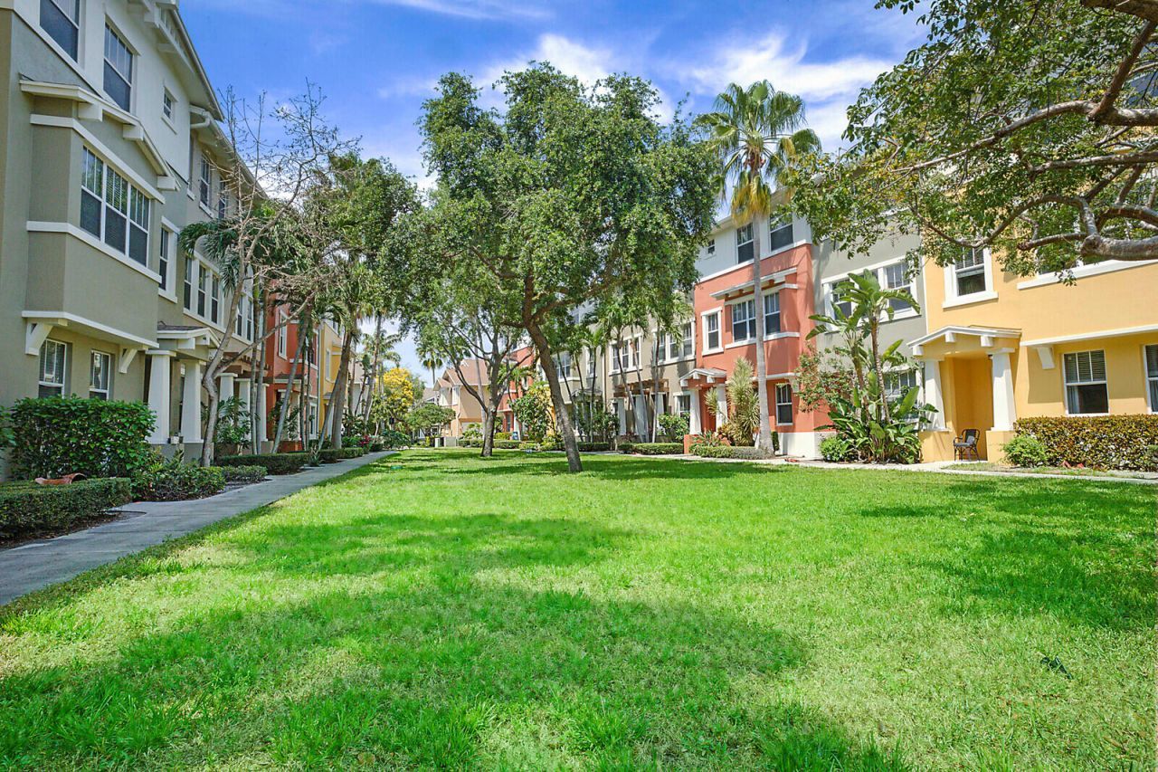 540 Amador Lane, Unit 3, West Palm Beach, FL 33401 Photo