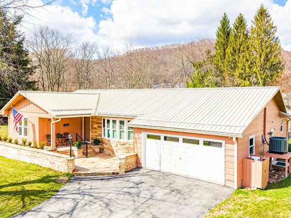 208 14th St, Rainelle, WV 25962