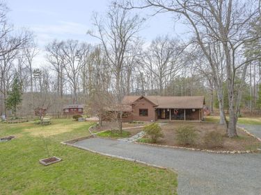 3205 POLECAT CREEK LN, Scottsville, VA 24590