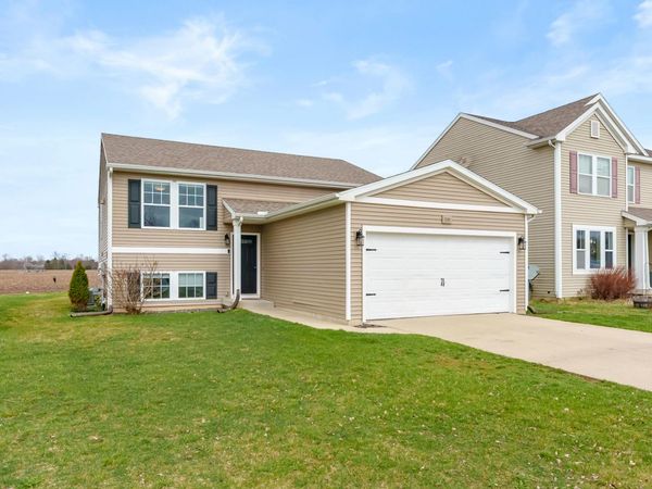 1320 Gardner Pond Lane, Vicksburg, MI 49097