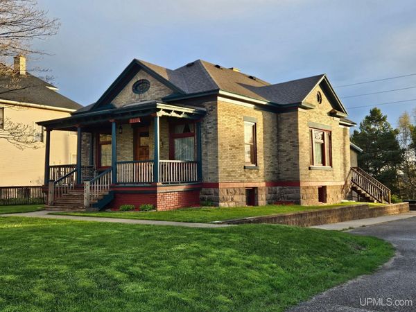 220 W Munising Avenue, Munising, MI 49862