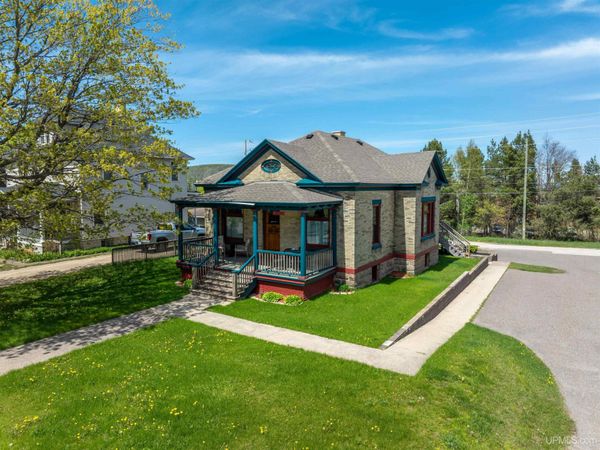 220 W Munising Avenue, Munising, MI 49862