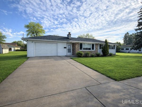 2100 14th Street, Menominee, MI 49858