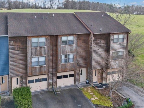 2615 Glade DR SE, Christiansburg, VA 24073