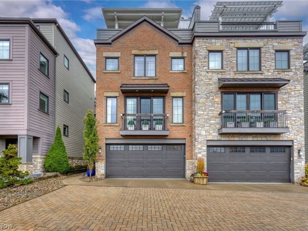 42 W Orange Street , Chagrin Falls, OH 44022