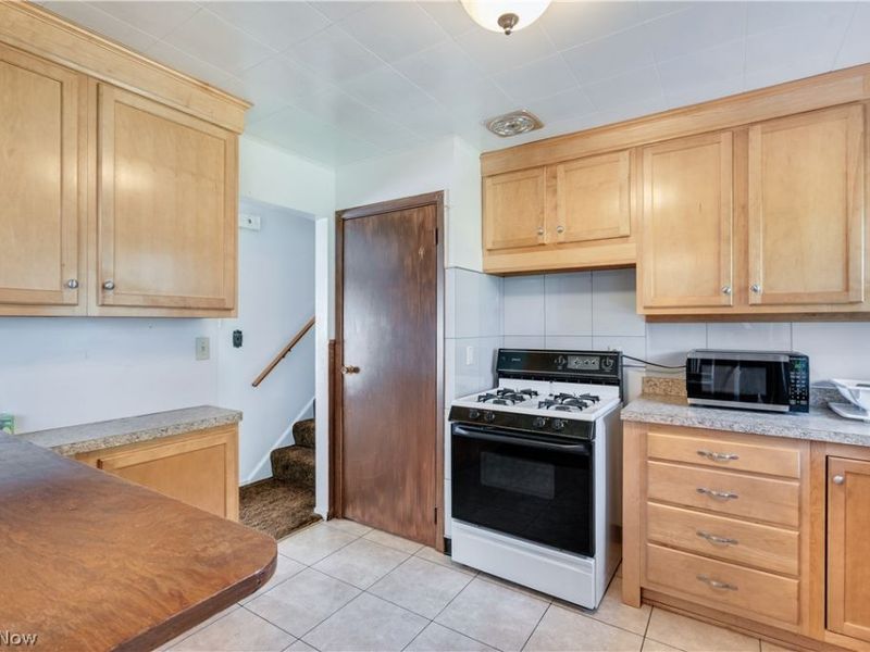 4234 Selkirk Avenue , Austintown, OH 44511 Photo 15