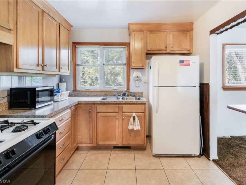 4234 Selkirk Avenue , Austintown, OH 44511 Photo 18