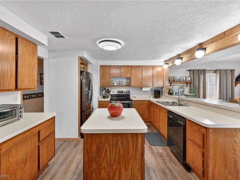 9239 Lakeside Drive , Streetsboro, OH 44241 Photo 3