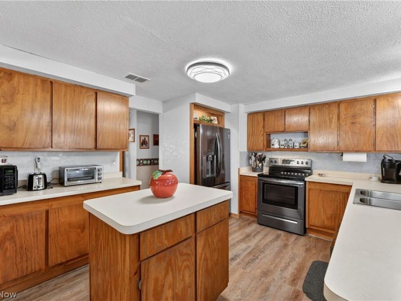 9239 Lakeside Drive , Streetsboro, OH 44241 Photo 4