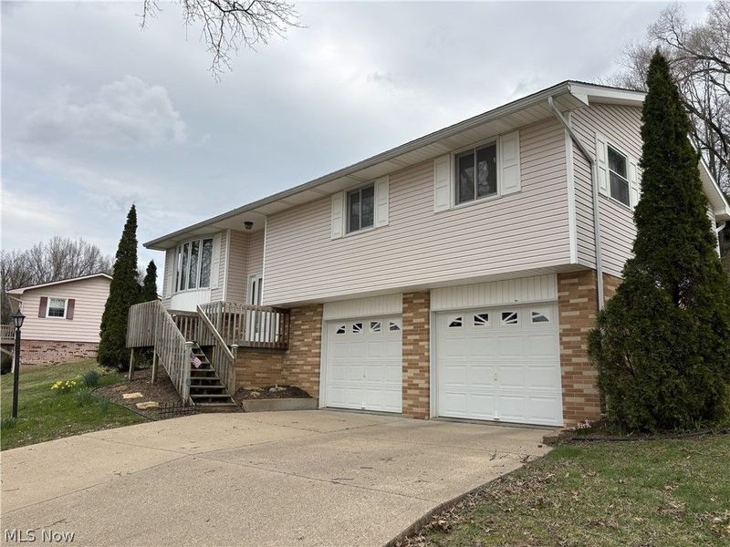 453 Springbrook Drive SW, New Philadelphia, OH 44663 Photo 2