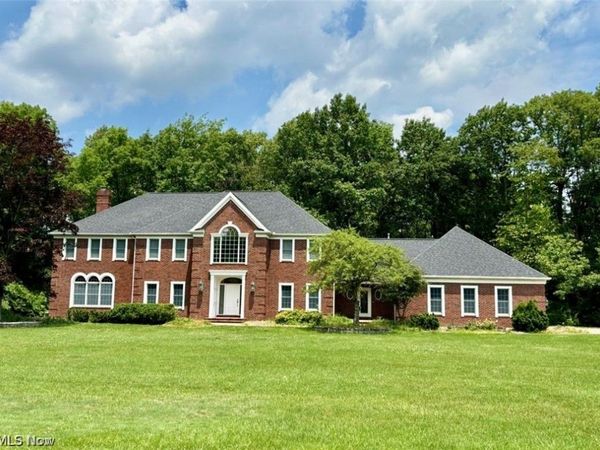 4641 N Ridge Drive , Akron, OH 44333