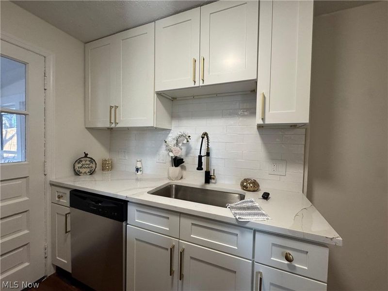 14232 Rainbow Avenue , Cleveland, OH 44111 Photo 5