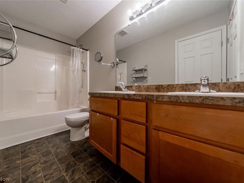 4082 W 226th Street , Fairview Park, OH 44126 Photo 14