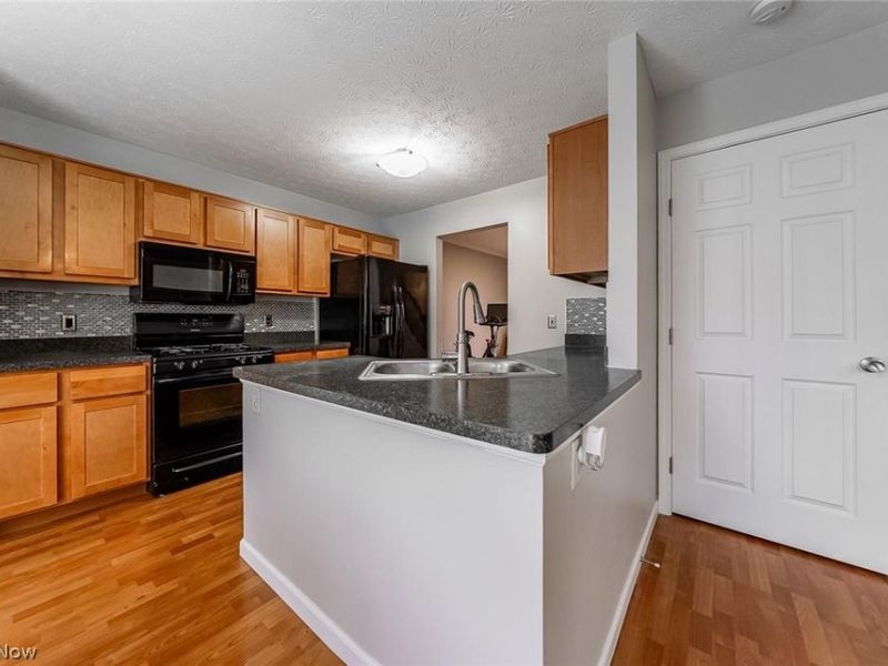 4082 W 226th Street , Fairview Park, OH 44126 Photo 6