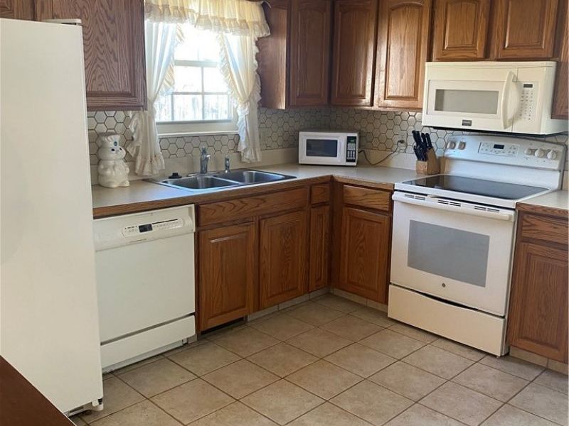 1900 Narragansett Avenue , Lorain, OH 44053 Photo 6