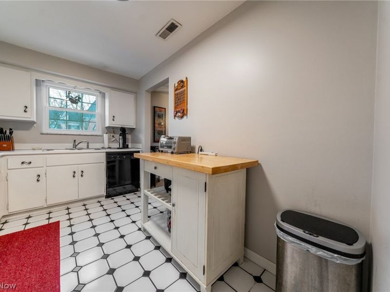 1920 King James Parkway , Unit 11, Westlake, OH 44145 Photo 22