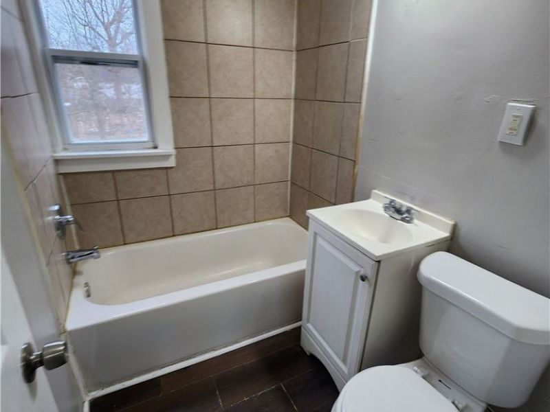 850 N Central Drive , Lorain, OH 44052 Photo 8