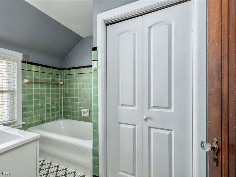 19464 Shoreland Avenue , Rocky River, OH 44116 Photo 17