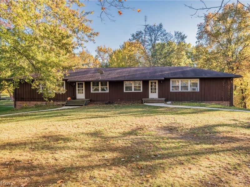 8736 Lynn Park Street NE, Alliance, OH 44601 Photo 1