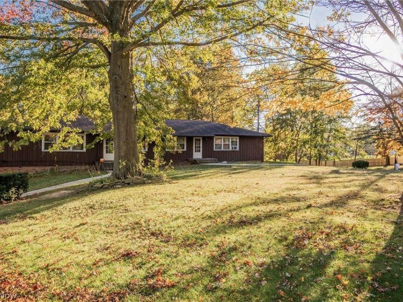 8736 Lynn Park Street NE, Alliance, OH 44601 Photo 5