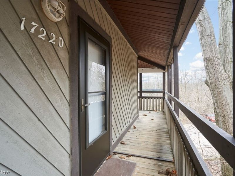 1722 Treetop Trail, Unit D, Akron, OH 44313 Photo 3