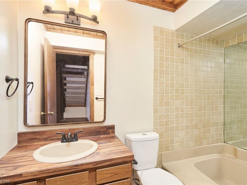 1722 Treetop Trail, Unit D, Akron, OH 44313 Photo 9
