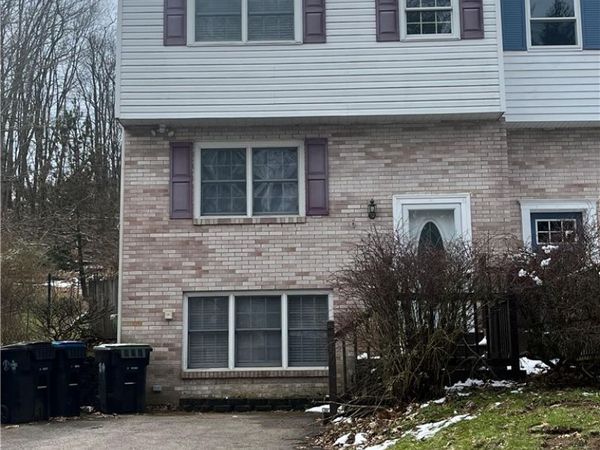 538 Pine Line Dr, Pittsburgh, PA 15237