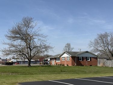 286 E Steve Wariner Drive, Russell Springs, KY 42642