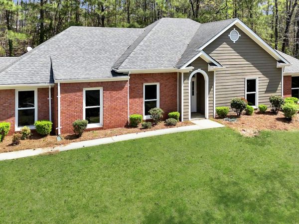 16 River Point Drive, Lagrange, GA 30240