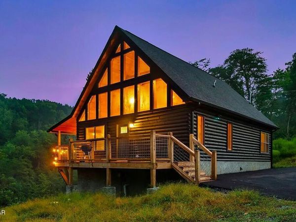 2304 Wingspan Drive, Sevierville, TN 37876