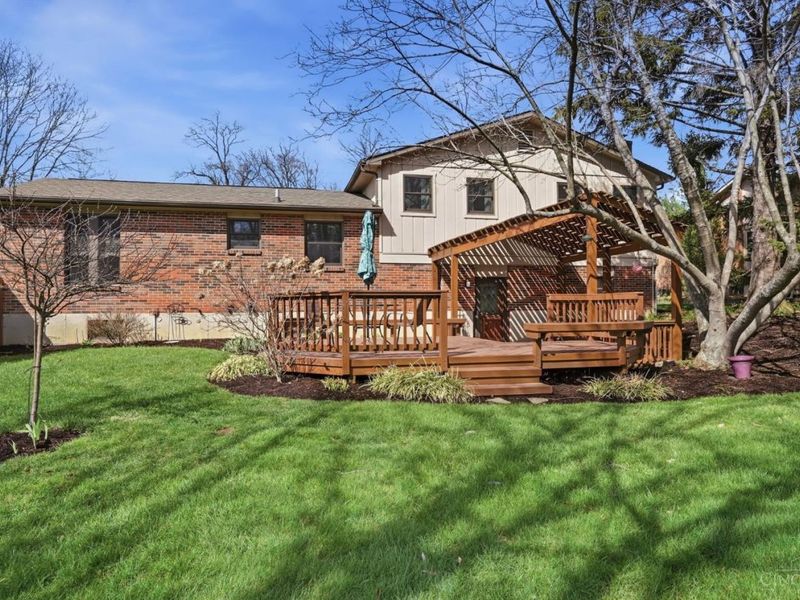 9678 Iris Drive, West Chester, OH 45241 Photo 2