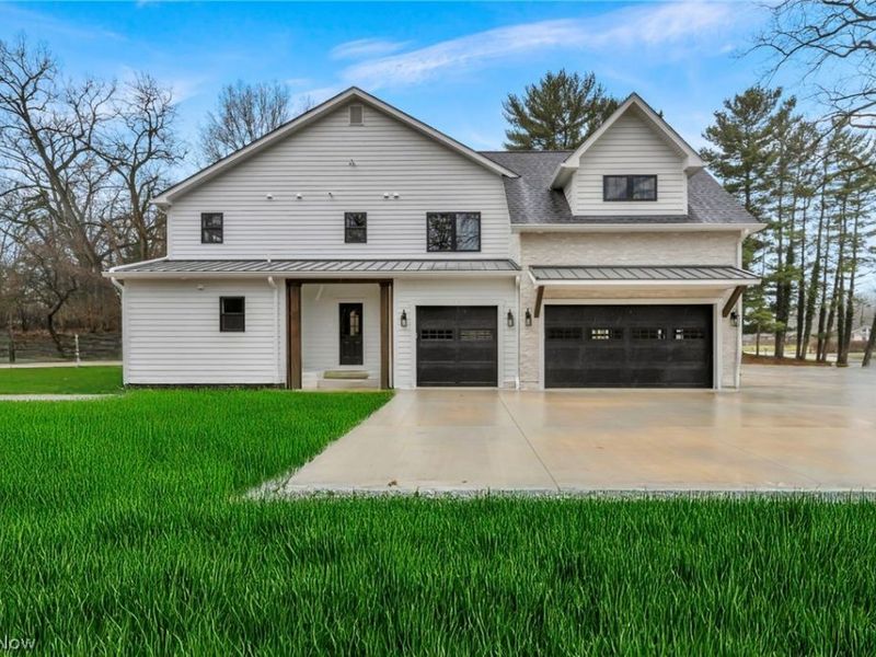 690 Club Drive W, Aurora, OH 44202 Photo 3