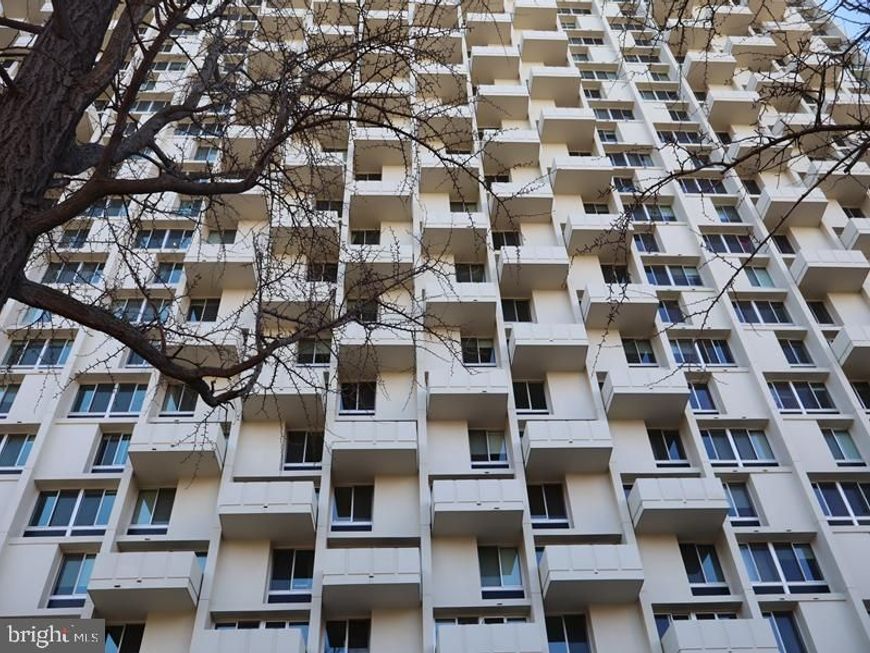 604 36 S Washington Square , Unit 2411, Philadelphia, PA 19106 Main Photo