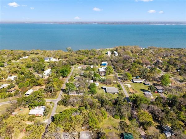 204 Plantation Avenue , Pottsboro, TX 75076