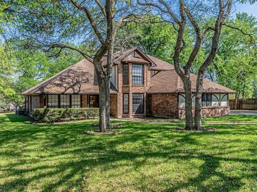 8808 Sylvan Court, Fort Worth, TX 76120
