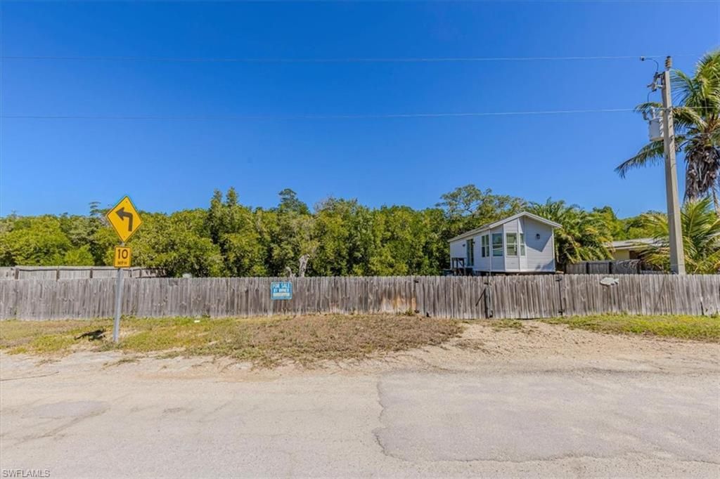 25 & 26 Plantation Dr, Everglades City, FL 34141 Photo