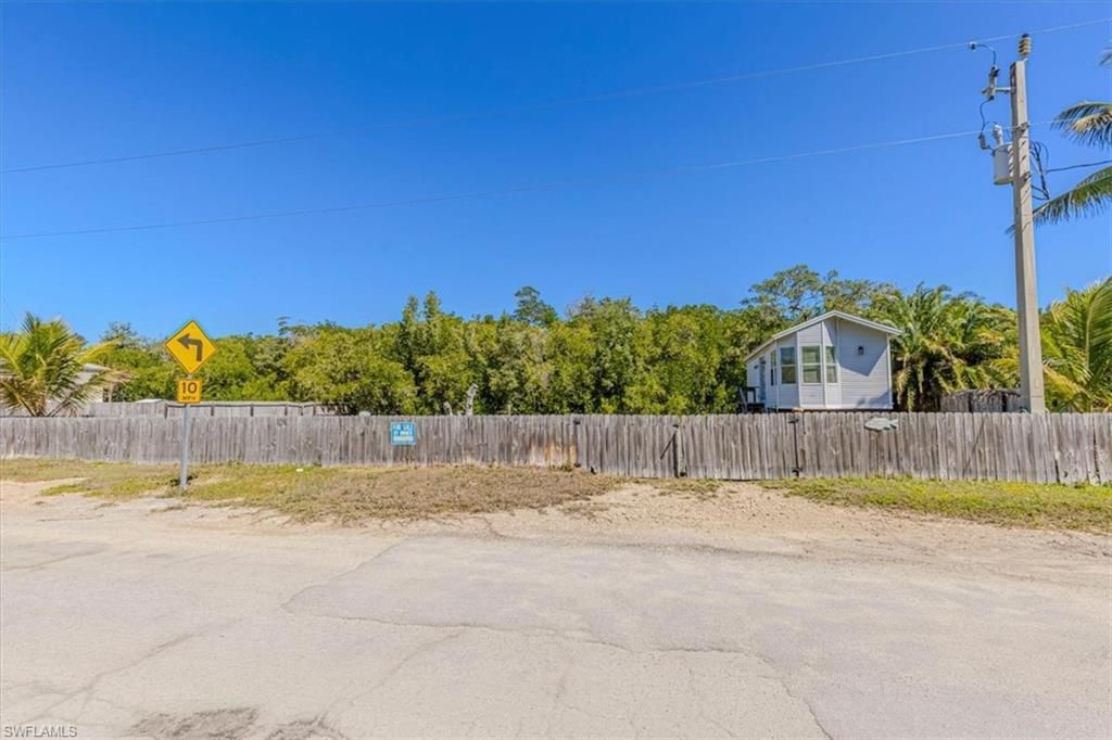 25 & 26 Plantation Dr, Everglades City, FL 34141 Photo