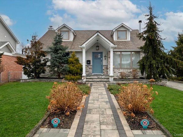 1053 Lydia Drive , Franklin Square, NY 11010