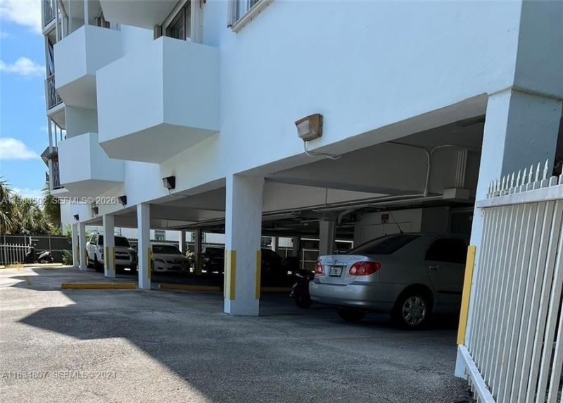 1990 Marseille Dr, Unit 402, Miami Beach, FL 33141 Photo