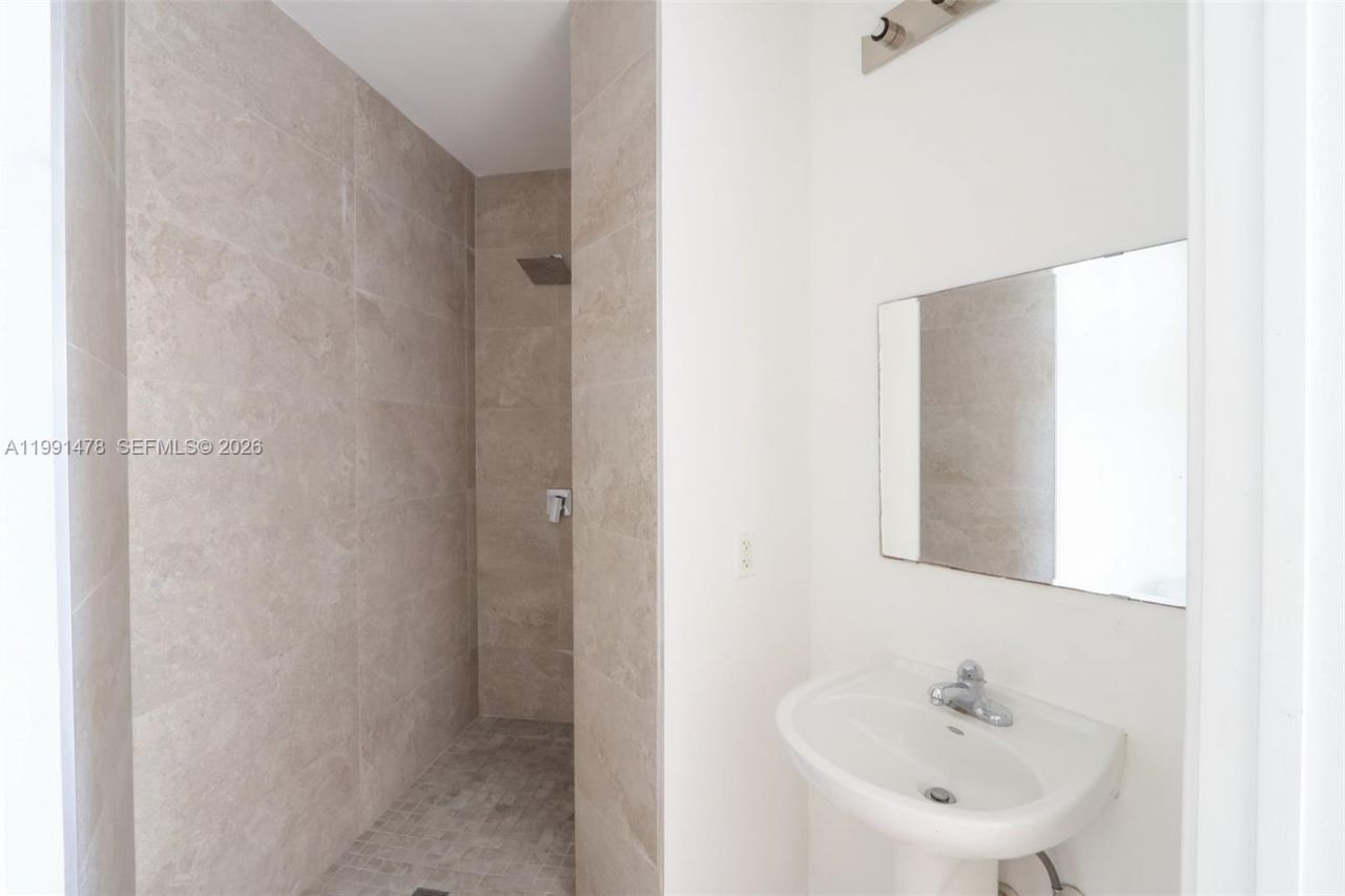 2200 NE 4th Ave , Unit 1002, Miami, FL 33137 Photo