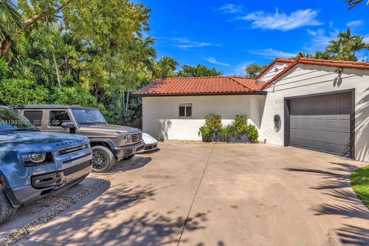 9300 Biscayne Blvd, Miami Shores, FL 33138 Photo