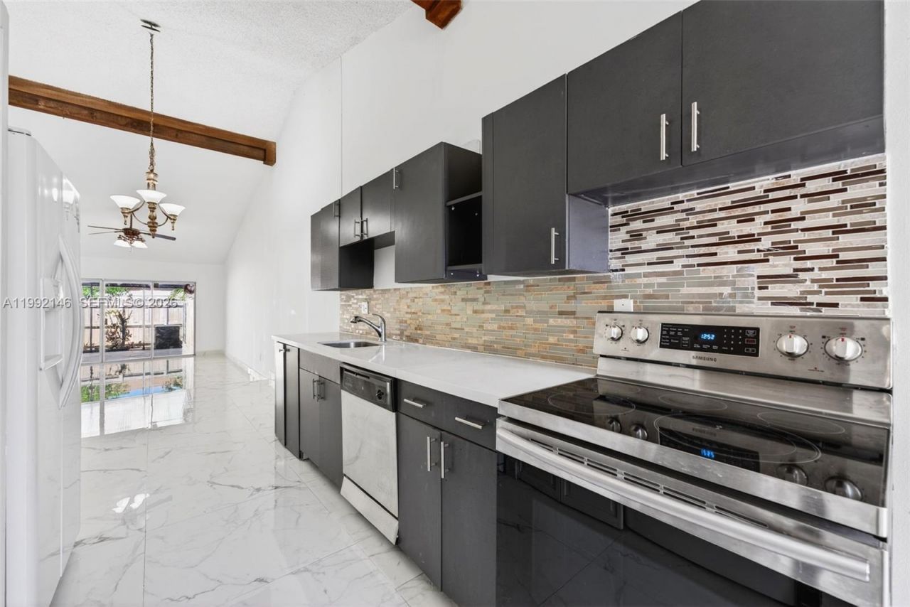 10351 Juniper Ct , Pembroke Pines, FL 33026 Photo