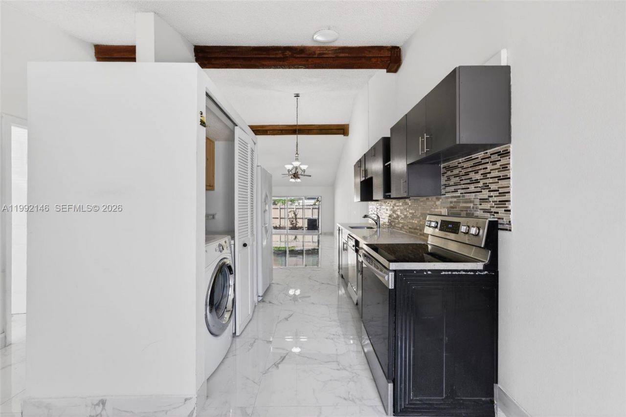 10351 Juniper Ct , Pembroke Pines, FL 33026 Photo