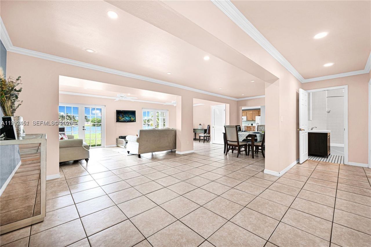 18400 NW 78th Ave , Hialeah, FL 33015 Photo