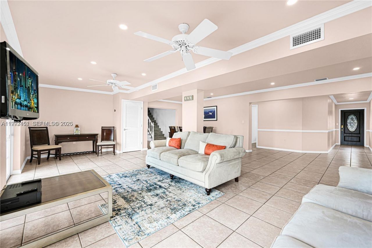 18400 NW 78th Ave , Hialeah, FL 33015 Photo